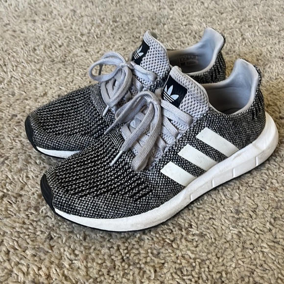 Adidas running shoes - Picture 3 of 6